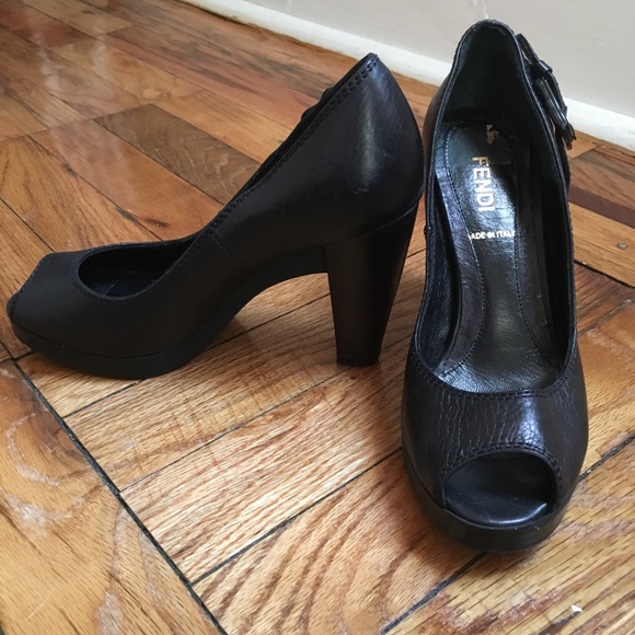 Authentic Fendi peep toe heels w/buckle size 351/2 - Picture 1 of 5